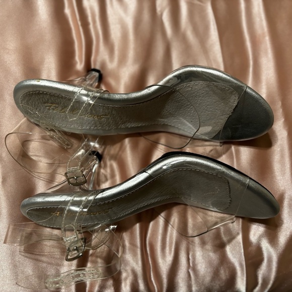 Fabulicious clear kitten heels. Size 9 (fits like 8.5) - Picture 5 of 13